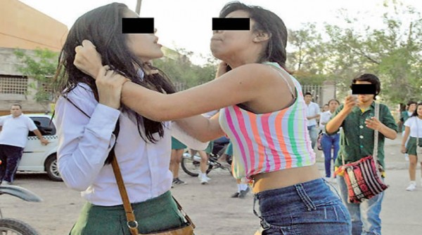 Comenz a circular el video de la feroz pelea entre alumnas secundarias