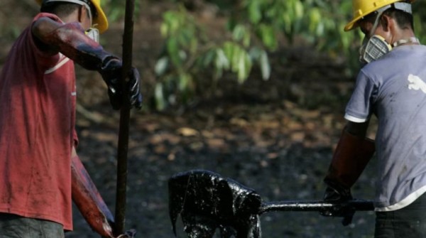 Ecuador condena a Chevron a una multa millonaria por contaminar