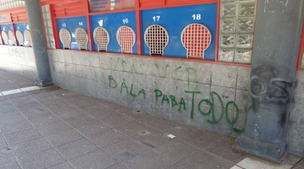 Uni�n: Aparecieron pintadas amenazantes en la sede del club 