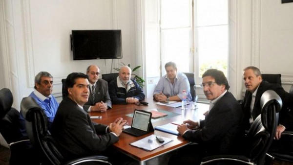 Capitanich, Sileoni y gremios docentes continan con la mesa de trabajo