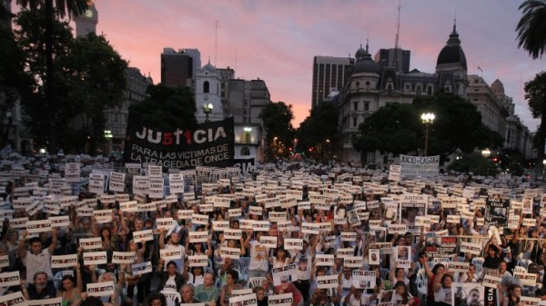 Familiares de las víctimas de la tragedia de Once exigieron justicia