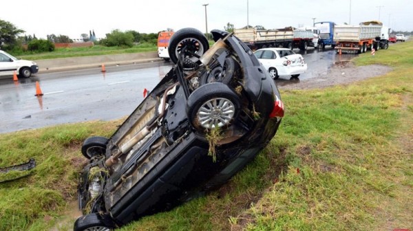 Nueve lesionados entre un vuelco y un choque m�ltiple en la autov�a Alta Gracia-C�rdoba