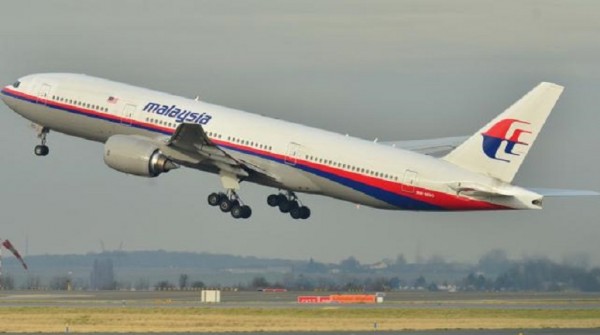 Avi�n de Malaysia Airlines aterriza de emergencia en Australia