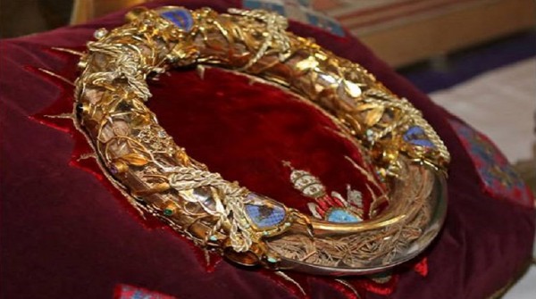 Exhiben la corona de espinas de Jes�s