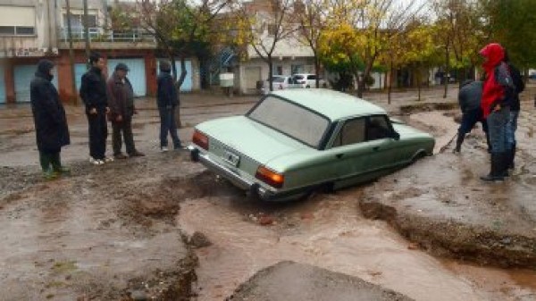 Neuqu�n: un muerto y m�s de 1.300 evacuados por el temporal