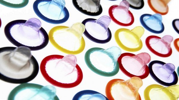 Reparten preservativos con la cara de polticos en Rusia