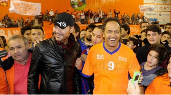 Scioli y Tinelli, juntos en un partido