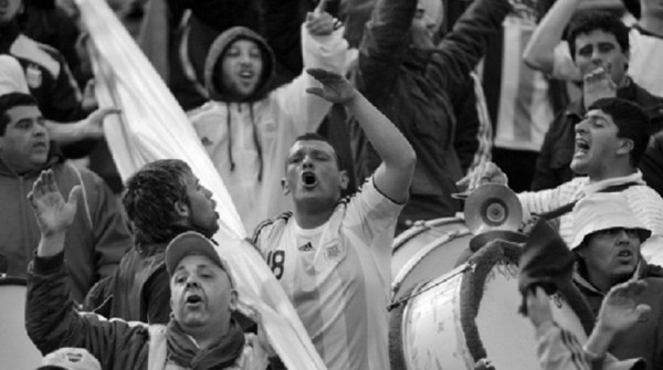 Los hinchas argentinos, elegidos por las brasileñas para un posible affaire