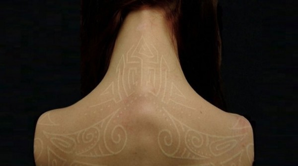 Enigmticos y polmicos: cada vez ms personas se animan a los tatuajes en tinta blanca