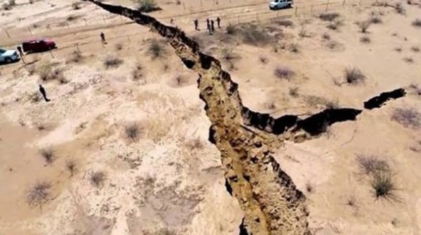 Enorme Grieta se abre en M�xico