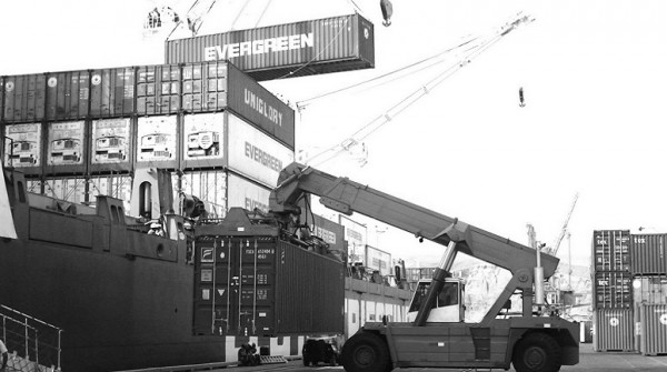 Advierten por ca�da de las exportaciones y recorte del super�vit