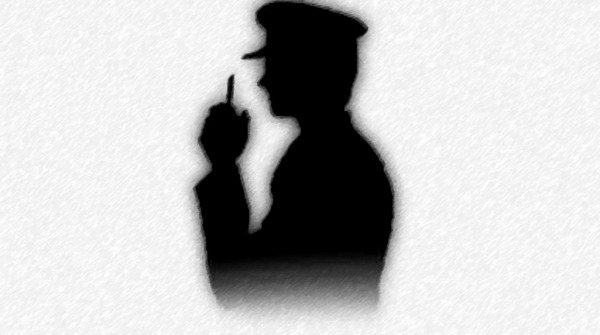 Polic�as quieren llegar a una banca con un partido �prestado�