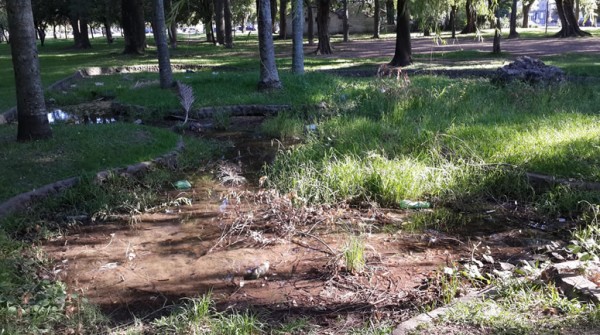 Parque Garay,  sin palabras.