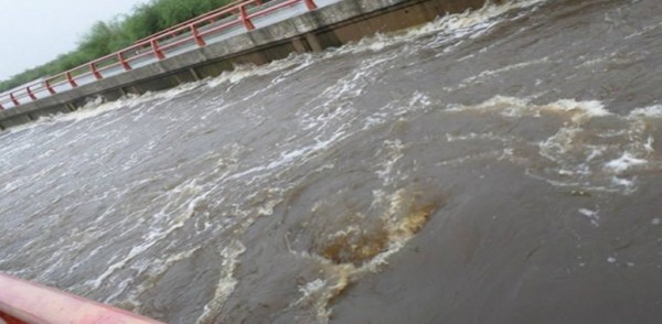 Por desborde del arroyo Colastiné, está cortada la autopista entre Coronda y Arocena