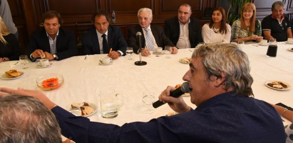 Scioli y UDA acordaron trabajar juntos en temas educativos 