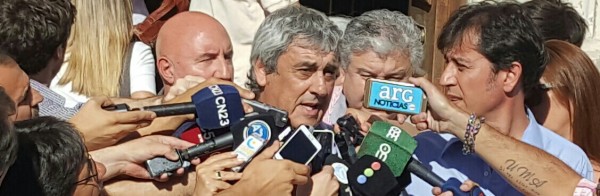 Bullrich ofrece a los docentes suba en dos tramos de 40%