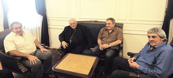 Al amparo de la  Iglesia, la CGT apunt� a empresarios por los despidos