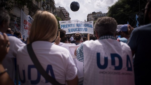 Masiva marcha de los docentes 