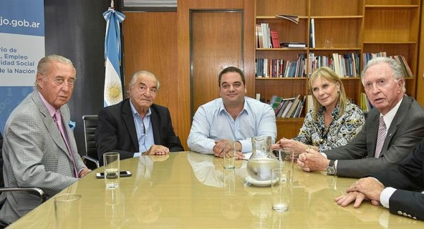 Empresarios y gremio del comercio acordaron 20% de aumento anual