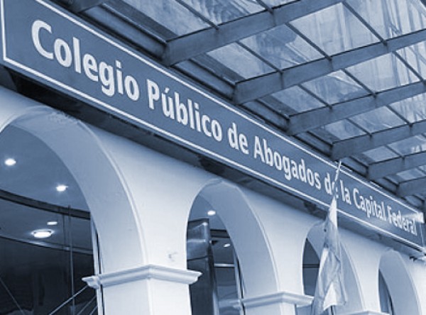 El Colegio P�blico de Abogados present� un amparo contra el DNU que redujo las indemnizaciones laborales