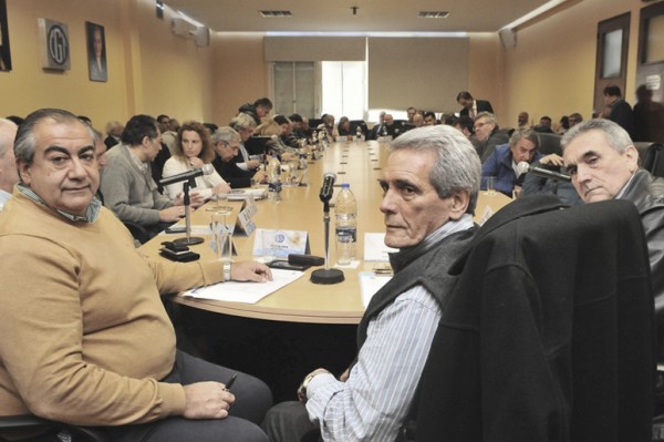 La CGT suspendi� las elecciones | Sigue el triunvirato al frente de la central obrera