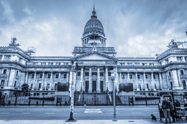 El Congreso comienza a debatir el recorte de beneficios impositivos pretendido por Massa