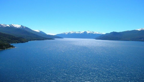 Arrojan 75 millones de litros de residuos cloacales en el Lago Nahuel Huapi