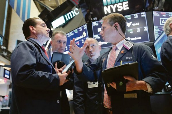 Las acciones se derrumban hasta casi 46% y los bonos 17%