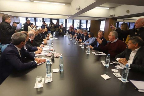 Por impacto de las medidas de Macri provincias advierten que quedan
