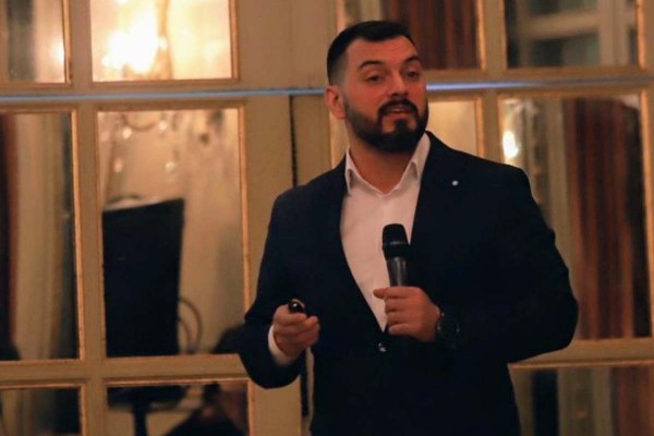 Emmanuel �lvarez Agis: 