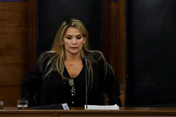 Bolivia: Jeanine ez desafi a la Asamblea y restituye a Murillo y al ministro de Educacin tras su mocin de censura