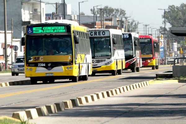 Colectivos: el servicio interurbano reducir su frecuencia en un 50%