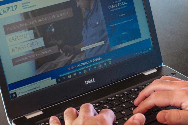 Socialistas proponen eximir del impuesto de Sellos a créditos otorgados en el marco de la pandemia