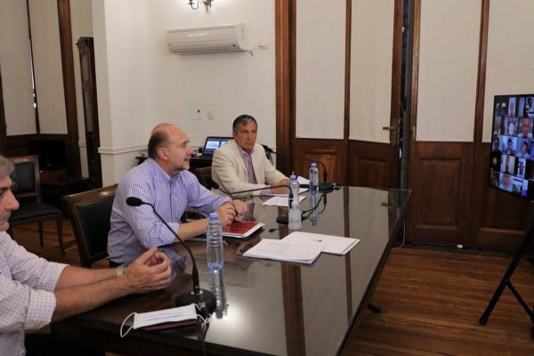 Ahora, el Gobierno dice que despu�s del aguinaldo comenzar� a discutir salarios