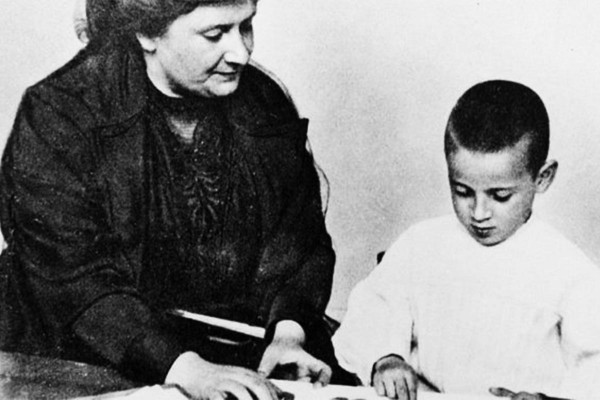 Mtodo Montessori: la paradjica vida de Maria Montessori, la creadora de un mtodo educativo para nios desfavorecidos que termin convertido en un sistema para ricos