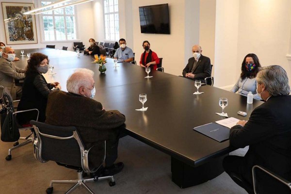 Los médicos de terapia intensiva que se reunieron con Alberto Fernández alertaron de que hay “riesgo de saturación del sistema sanitario”