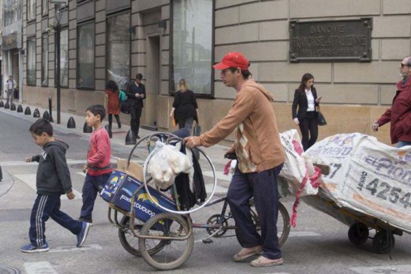 Con el nuevo salto de la pobreza, la Argentina volvi a ocupar uno de los peores lugares de la regin para las personas ms vulnerables