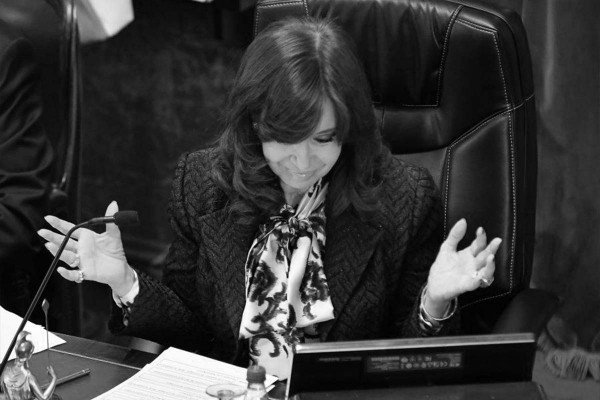 Cristina Kirchner apoy� a Alberto Fern�ndez, pero critic� 