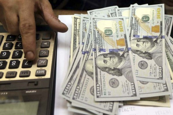 El bimonetarismo avanza: el Banco Central habilit las cuentas corrientes y Echeq en dlares