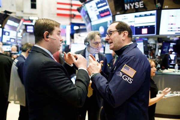 De la euforia al pánico: Wall Street se derrumba mas del 5% tras la mayor suba de tasas de la Fed en 2 décadas