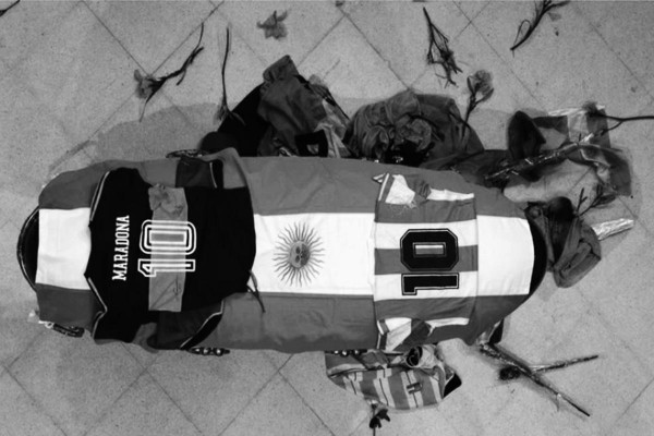 Multitudinario velorio de Diego Maradona en la Casa Rosada