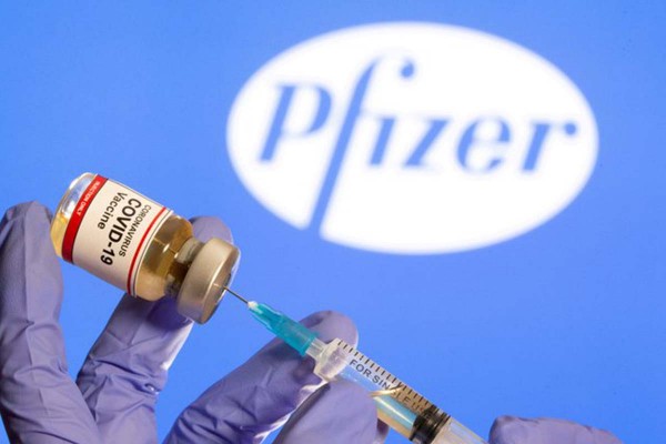 Llegaron al pas casi 900 mil vacunas de Pfizer contra el COVID-19