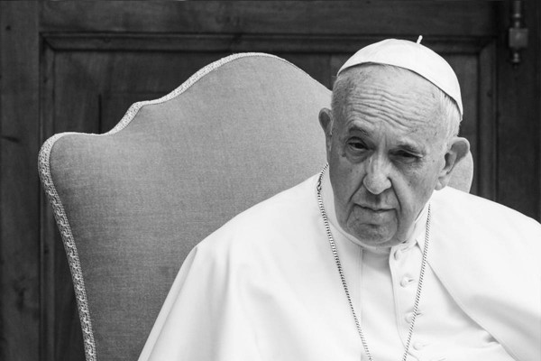 El papa Francisco pidi que recen por la salud de Benedicto XVI: 