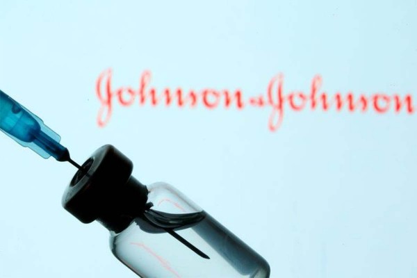 La vacuna de Johnson & Johnson reduce a la mitad el riesgo de contagiarse el coronavirus