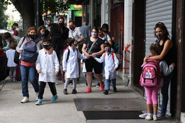 La confianza del consumidor aumentó 1,1% en marzo y cortó una racha de tres meses con caída consecutiva