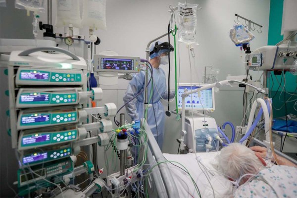 Los expertos alemanes piden urgentes restricciones por la ola de COVID: �Vamos a tener una Navidad terrible si no tomamos contramedidas ahora�