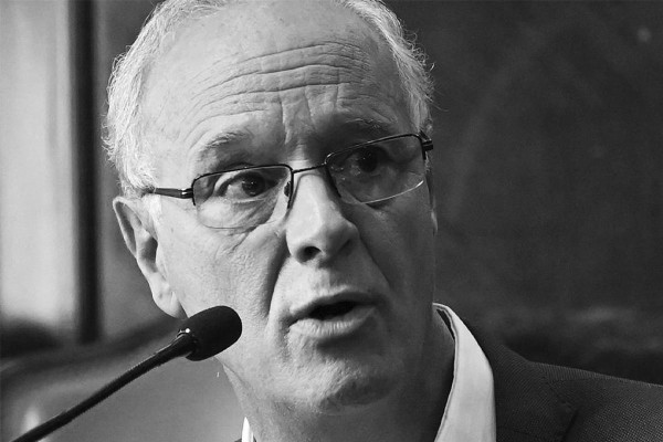 Goll�n pide un cierre estricto de 15 d�as y parar tambi�n el f�tbol