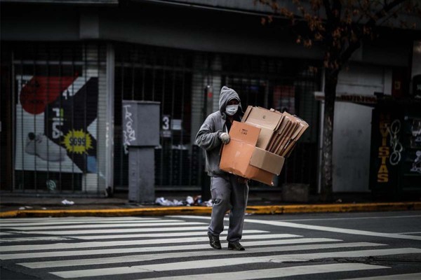Durante la pandemia se perdieron 155.000 puestos de trabajo del sector privado y se crearon 39.000 en el sector p�blico