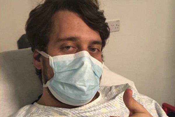 Bruselas pide una dosis de refuerzo para todos los adultos, con prioridad para los mayores de 40