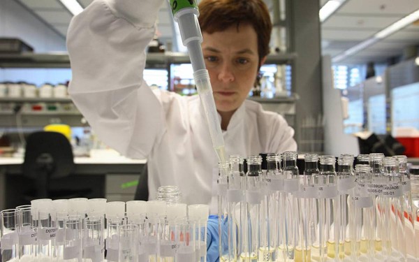 Son necesarios m�s rastreos gen�ticos del coronavirus para evitar nuevas variantes, advirtieron cient�ficos